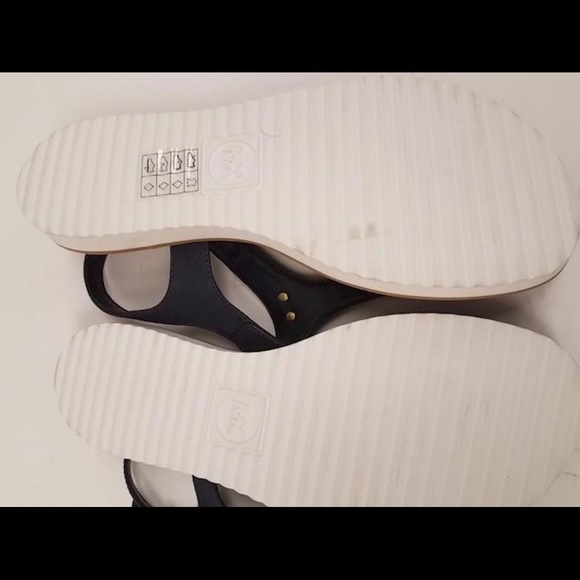 NWOT MICHAEL KORS Black Sandals, Size 6 1/2 - Picture 4 of 5